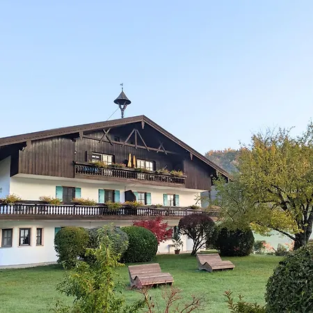 Ruhige In Den Bergen Mit Terrasse Apartment